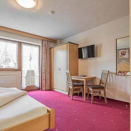 Garni Vierjahreszeiten 3* זולדן