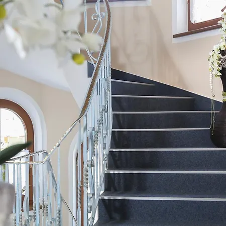 Garni Vierjahreszeiten זולדן