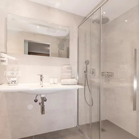 Garni Vierjahreszeiten 3*